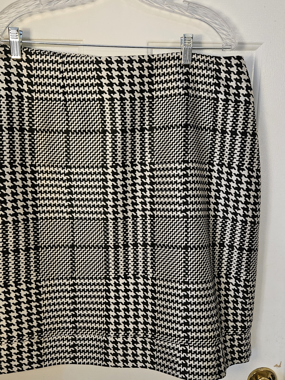 White House Black Market Black and White Houndstooth Trench Coat and Skirt - Picture 13 of 16